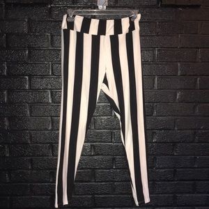 LuLaRoe Pants - LuLaRoe Tall & Curvy striped leggings LuLaRoe Pants - LuLaRoe Tall & Curvy striped leggings